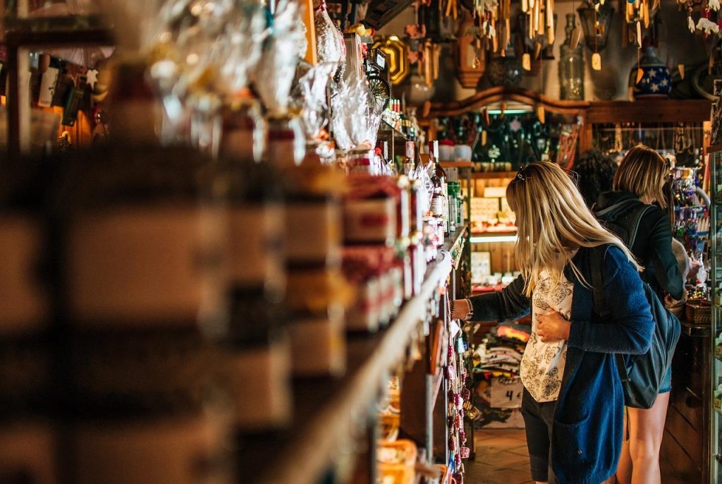 Assortiment eerlijke handelsproducten bij Wereldwinkel Haarlemmermeer met fair trade gecertificeerde items