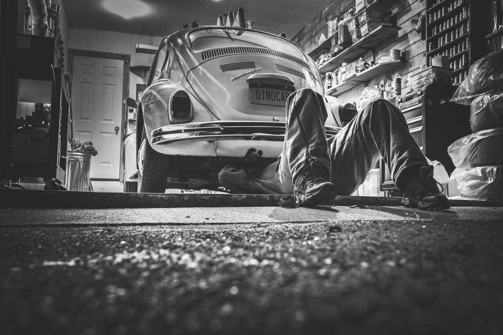 Exclusieve aangepaste uitlaat van DV customs op luxe sportwagen