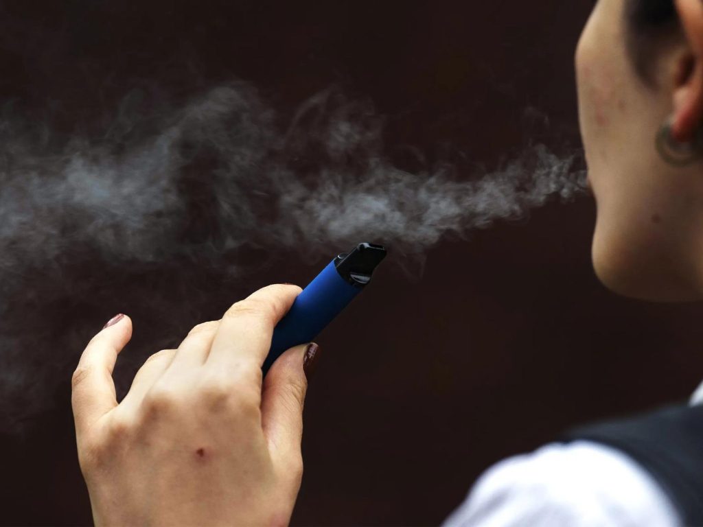 Promotionele afbeelding van Vape Crystal en Eupuff vape-producten met diverse kleuren en smaakvarianten