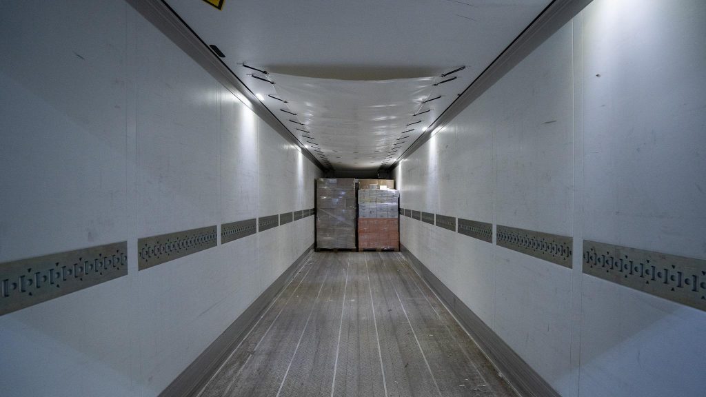 Dual Temp Trailer voor slim koel- en vriestransport door Europa met realtime temperatuurbewaking en verschuifbare tussenwande